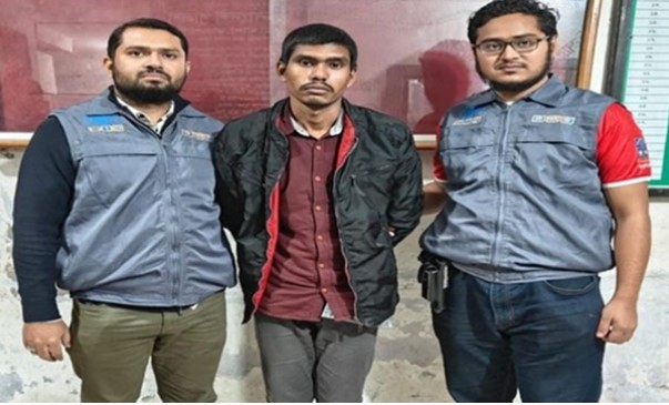 রাজশাহীর ডিসিকে বার্তা পাঠানো ভুয়া স্বরাষ্ট্র উপদেষ্টা গ্রেপ্তার