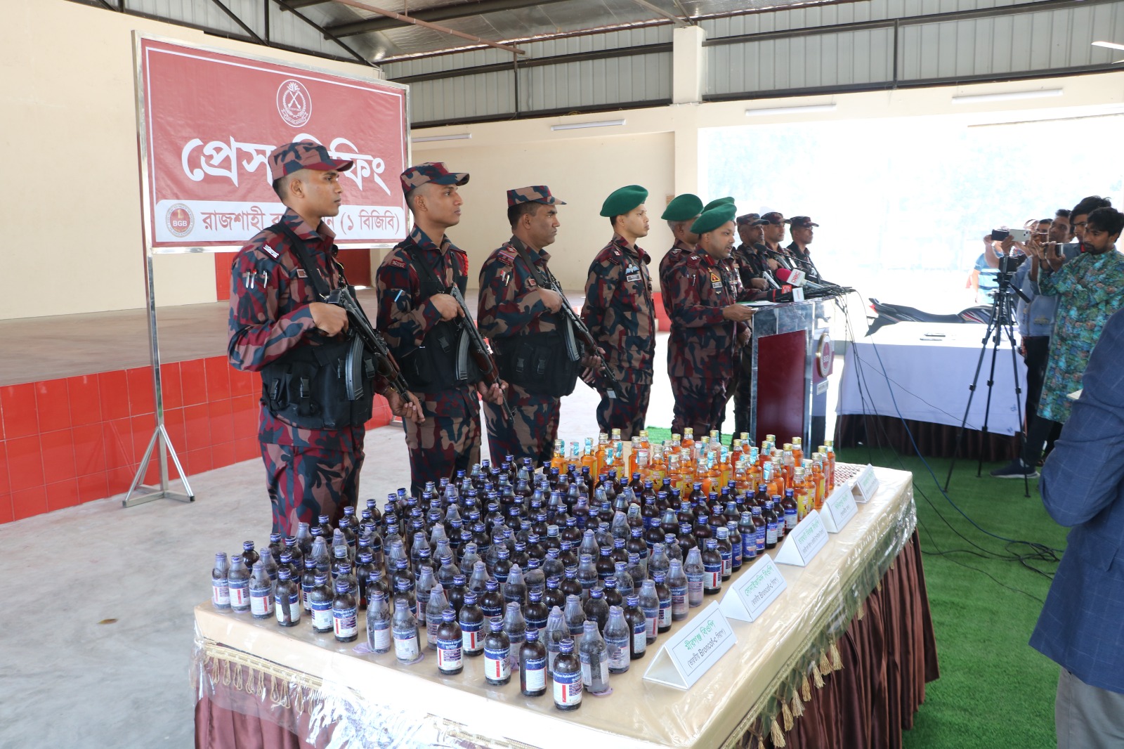 রাজশাহীতে বিজিবির অভিযানে বিপুল পরিমাণ মাদক ও আগ্নেয়াস্ত্র উদ্ধার