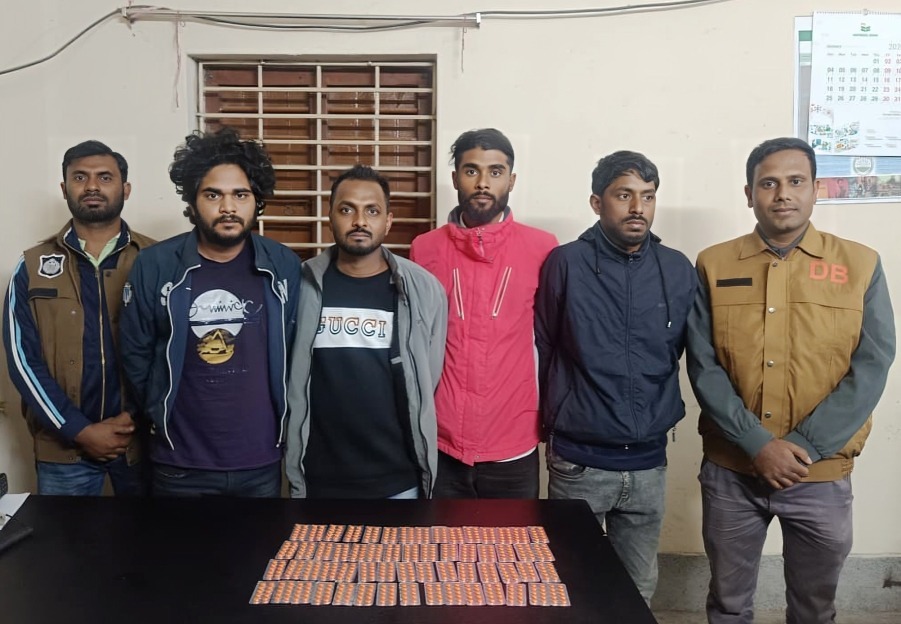 রাজশাহীতে ডিবি পুলিশের মাদক-বিরোধী অভিযানে চার ব্যবসায়ী গ্রেপ্তার, উদ্ধার ৬০০ পিস ট্যাপেন্টাডল