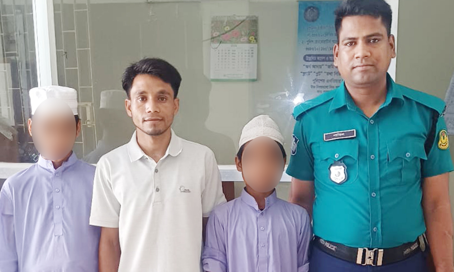 রাজশাহীতে পথহারা দুই মাদ্রাসা ছাত্র উদ্ধার, পরিবারের কাছে হস্তান্তর