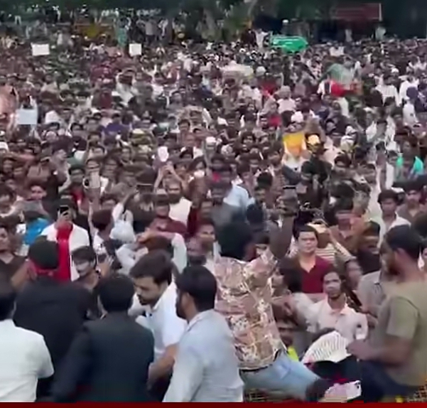 জেন-জি বিক্ষোভ ঠেকাতে মুম্বাই পুলিশের নতুন নজরদারি, শিক্ষার্থীদের ফোন ও লাইভ লোকেশন চাওয়ার অভিযোগ