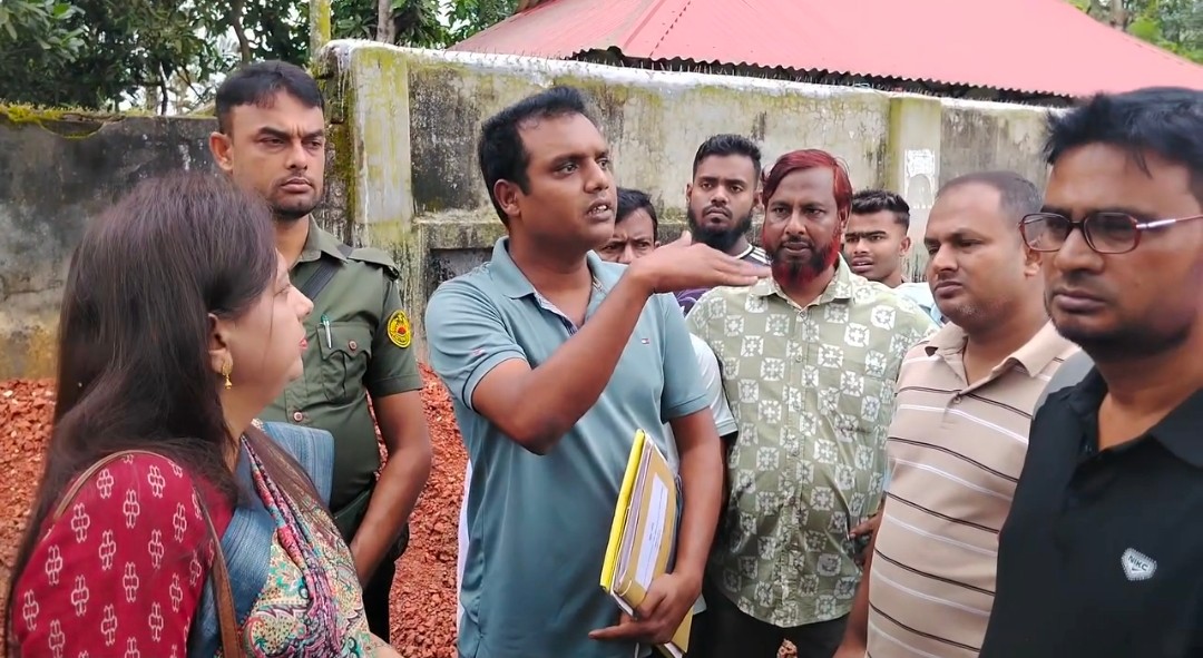 অনুমোদন ছাড়াই বাসা নির্মাণকাজ-নির্বাহী কর্মকর্তার পরিদর্শনে কাজ বন্ধ