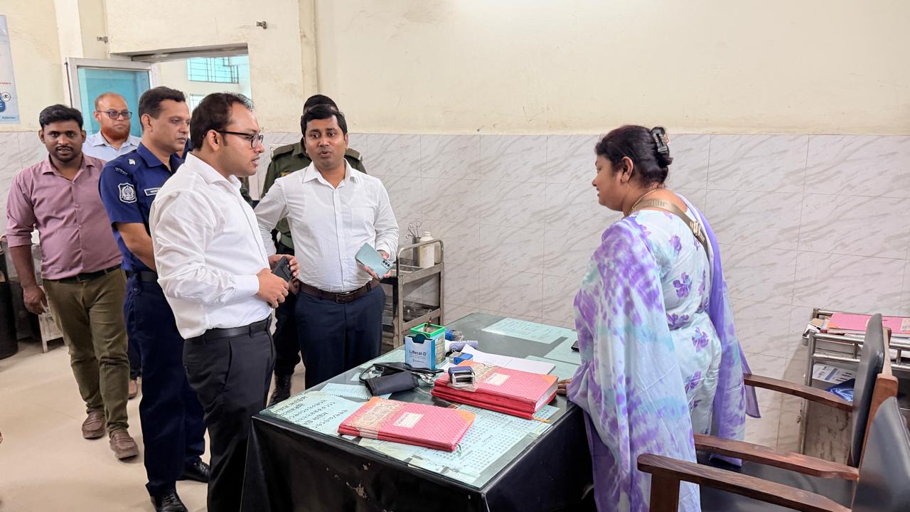 মনোহরদী উপজেলা স্বাস্থ্য কমপ্লেক্স পরিদর্শনে ইউএনও, সেবার মানোন্নয়নে গুরুত্ব