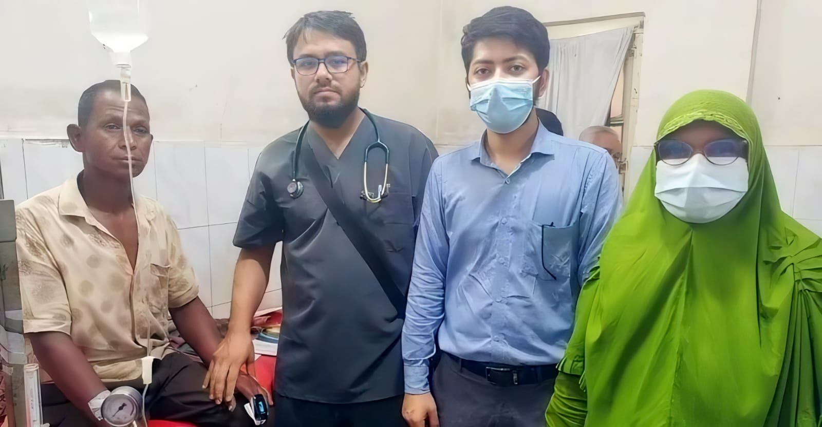 সাপে কামড়  চিকিৎসায় আস্থা বাড়াচ্ছেন বোচাগঞ্জ উপজেলা স্বাস্থ্য কমপ্লেক্সের চিকিৎসকরা